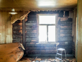 Köksväggen mot öster närmast ingången