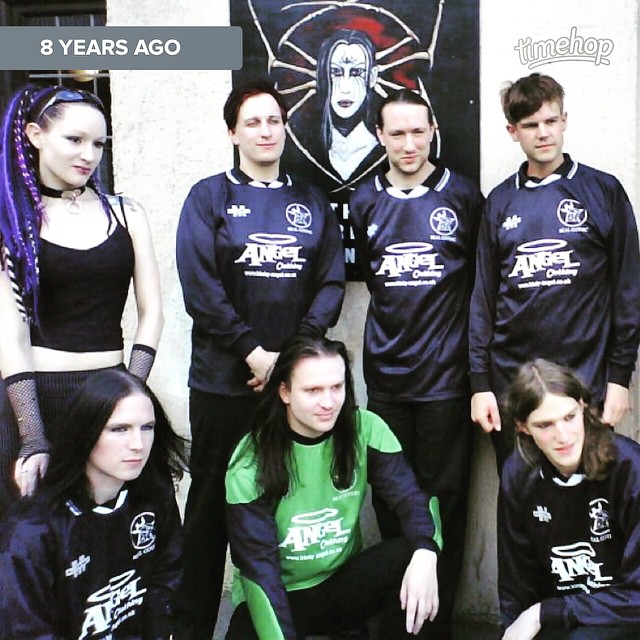för åtta år sen blev jag spontant med i ett brittiskt goth-fotbollslag utanför en pub.